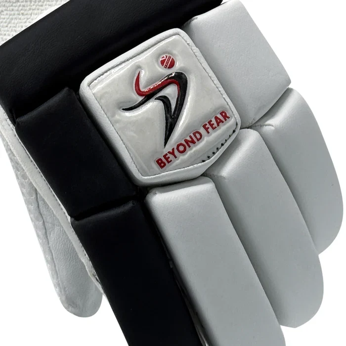 DS 1.3 Junior Batting Gloves White/Black - Image 3