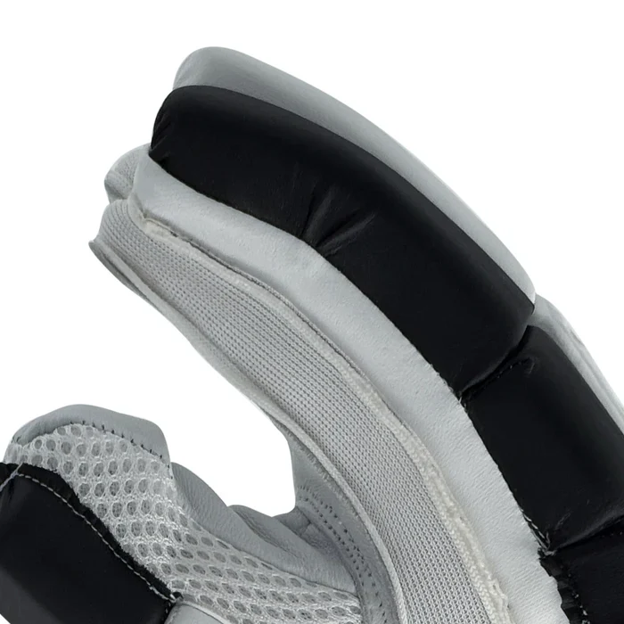 DS 1.3 Junior Batting Gloves White/Black - Image 7