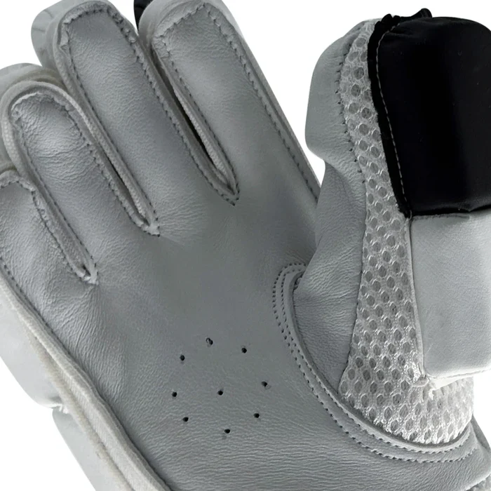 DS 1.3 Junior Batting Gloves White/Black - Image 8