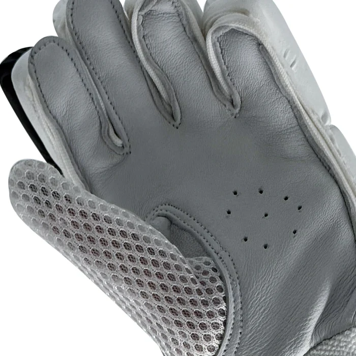 DS 1.3 Junior Batting Gloves White/Black - Image 9