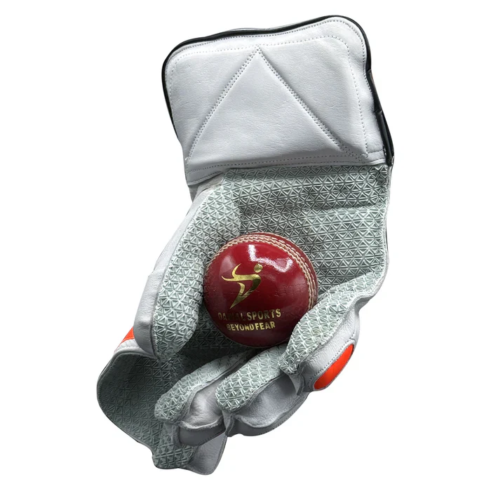 DS Supreme Wicket Keeping Gloves - Image 2