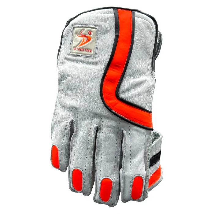 DS Supreme Wicket Keeping Gloves - Image 8